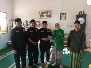 Abuya Muhtadi Dimyati Terharu DPP PSKBI Serahkan Unit Kendaran Ambulan Untuk RPM Banten